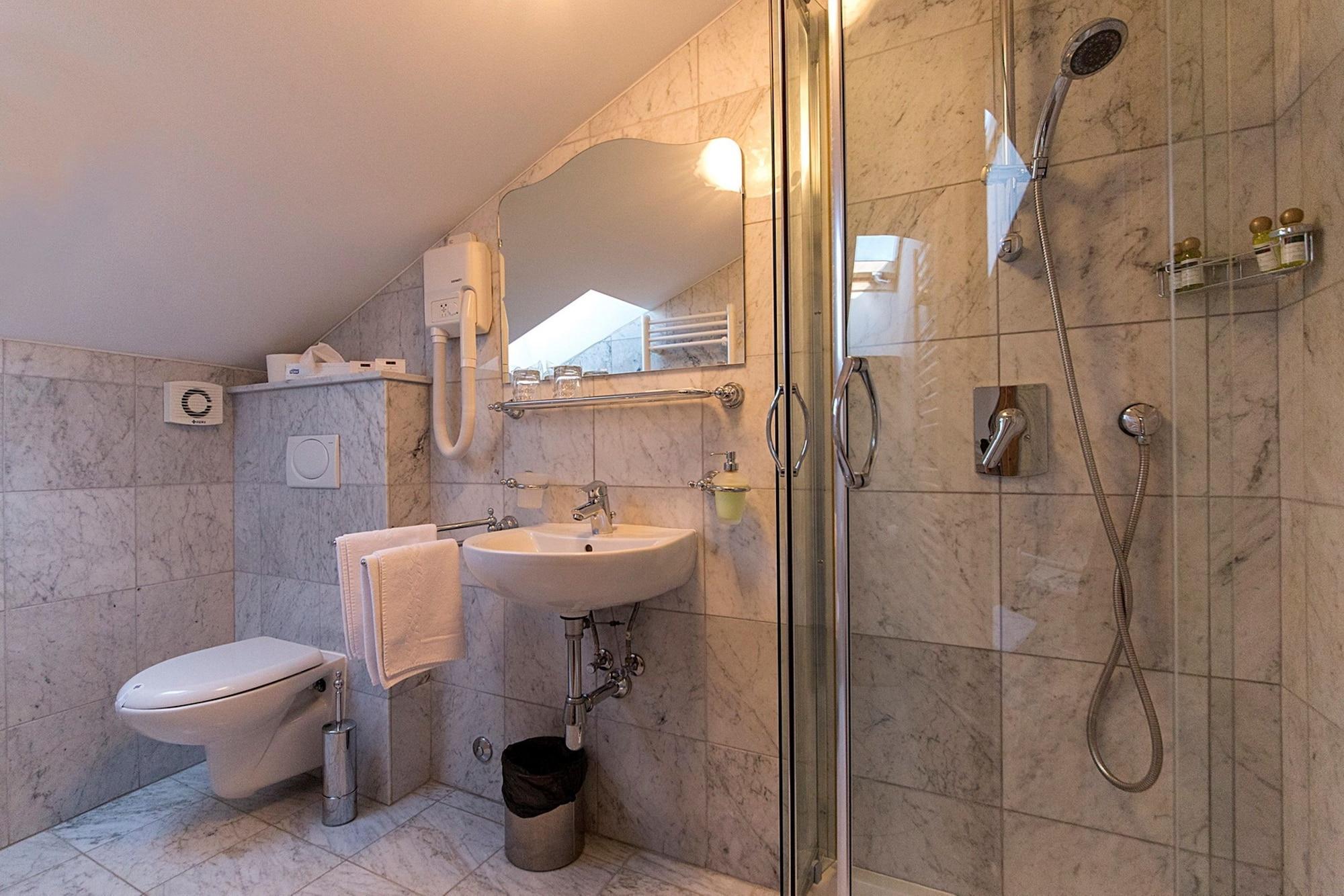Hotel Phasiana 3*